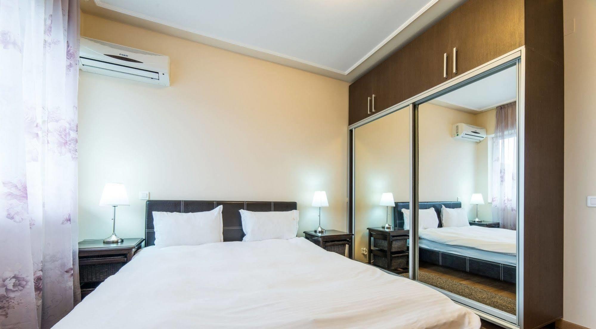 Red Hotel Accommodation Cluj-Napoca Exterior foto